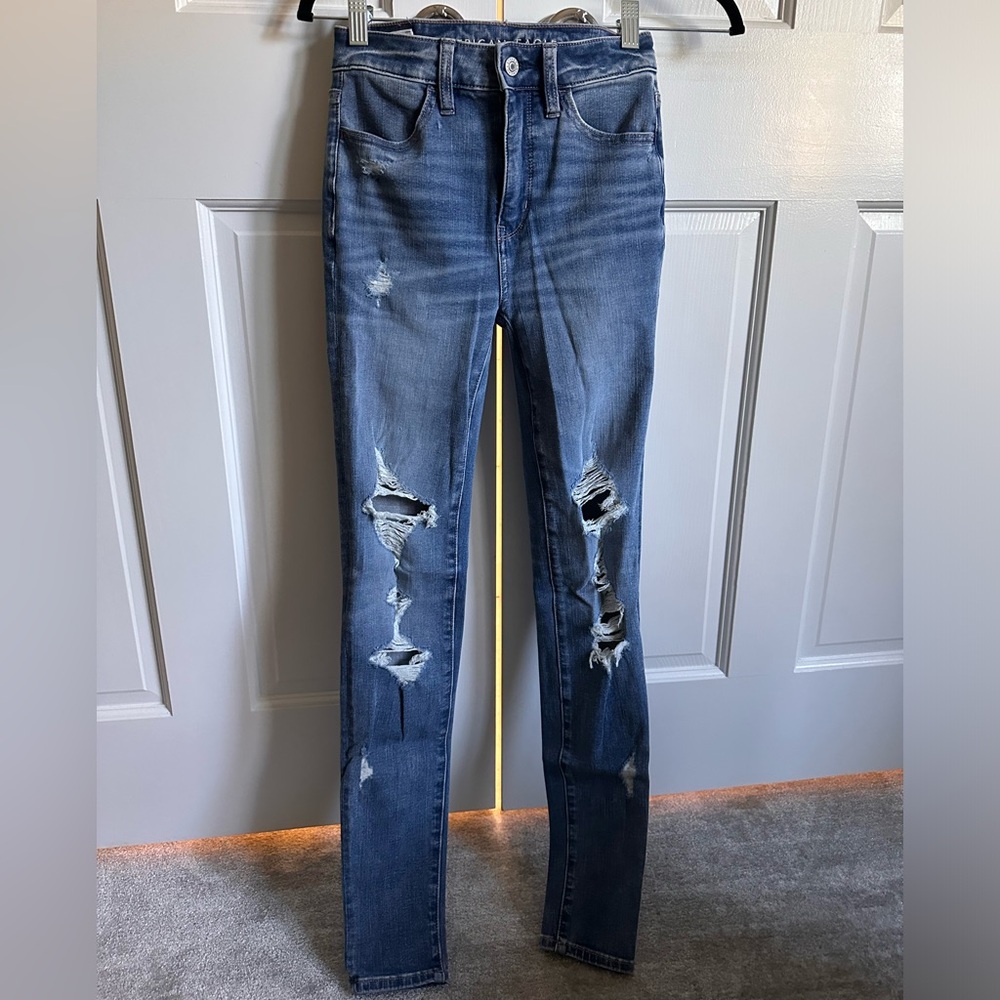 NWT American Eagle Skinny Ripped Jeans - Size 00